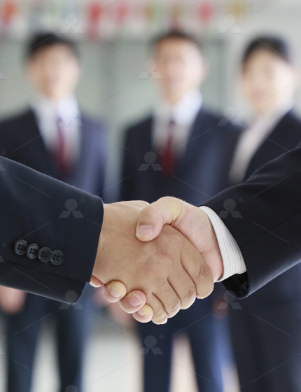 2012年3月20日，黎明重工與整合重組后的9家粉體企業成功簽約，當天共簽售歐版磨粉機30臺套，價值2600余萬元，隨后在8月又先后追加10余臺，基本囊括了所有粉體設備的訂單。